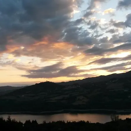 Nocleg ze śniadaniem Borgo Massovrana Castel di Casio